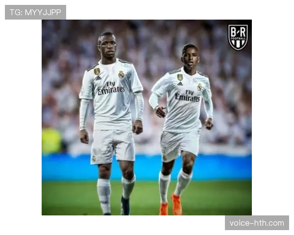 维尼修斯 vs 马丁内利：巴西边锋成长路径分化分析