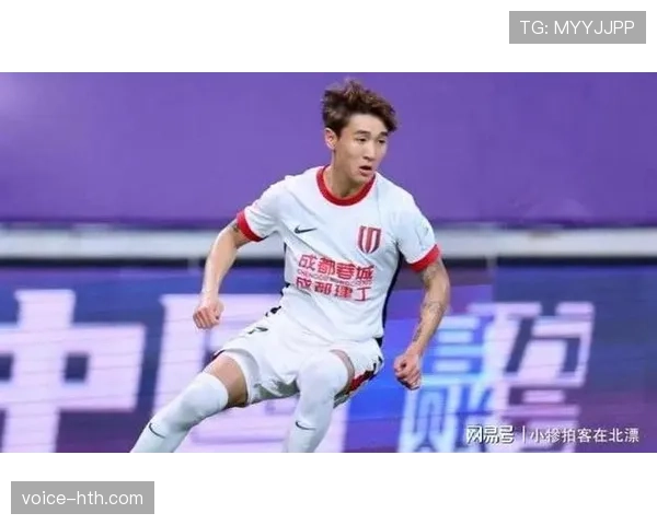 看到韦世豪穿睡衣拖鞋现身五星酒店大堂，瞬间觉得自己被现实暴击